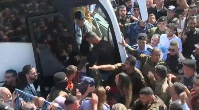 ১৯৫০ ফিলিস্তিনি বন্দিকে মুক্তি দিচ্ছে ইসরায়েল, রামাল্লায় পৌঁছেছে দুই বাস